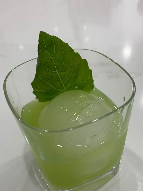 Coctel de Ginebra y Albahaca