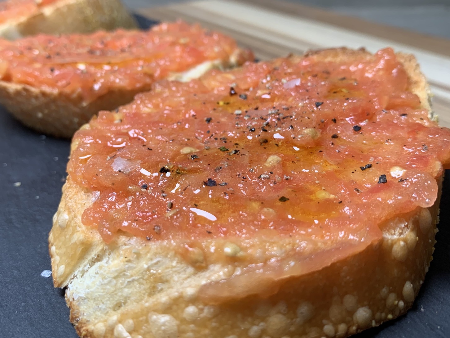 Pan con tomate